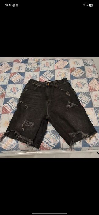Calções pretos rasgados