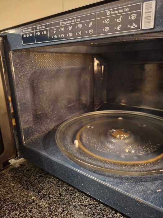 Microondas SAMSUNG MG2AF301TCK (23 L - Com Grill - Preto)