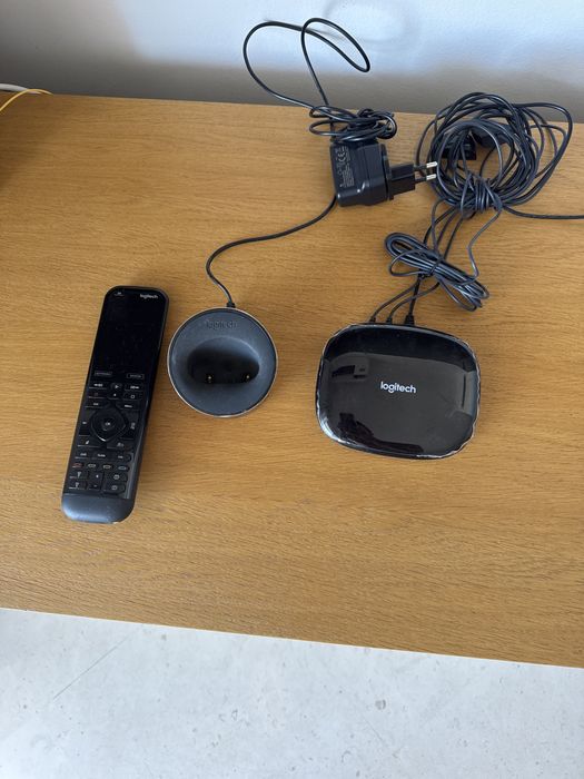 Comando Universal Logitech Harmony Ultimate + Hub (Como Novo)