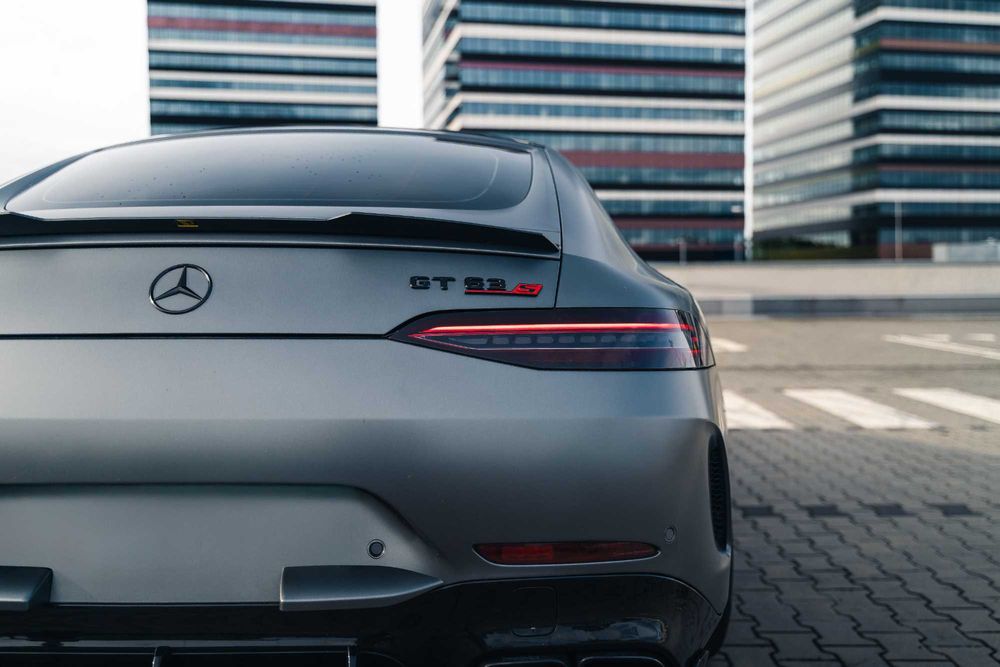 Wynajem Mercedes-AMG GT 63s V8-wypożyczalnia samochodów