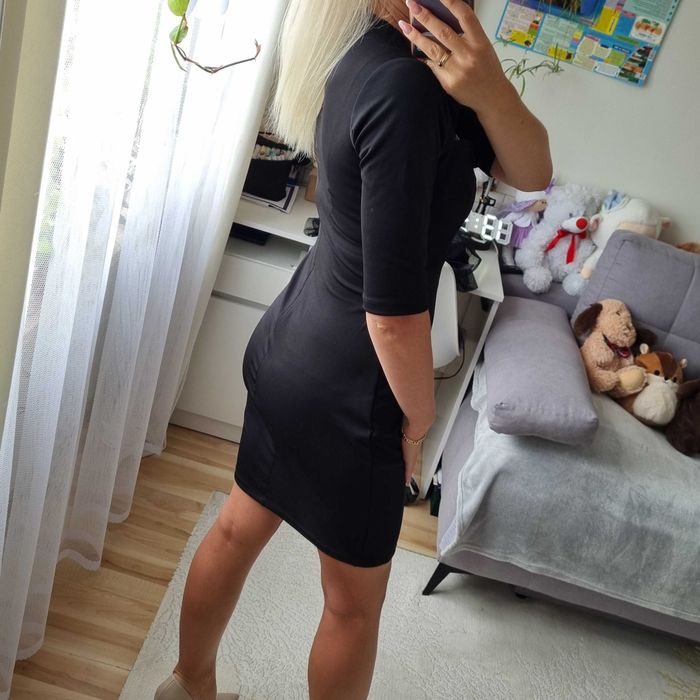 Piękna dopasowana czarna sukienka Kardashian Kollection rozm.M-małe L