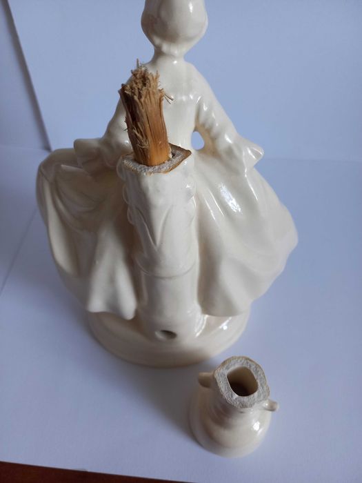 Stara figurka porcelanowa świecznik ecru