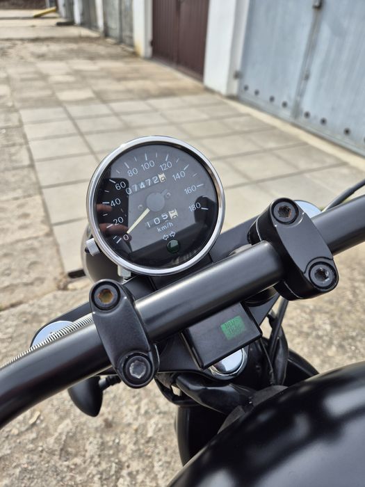 Suzuki intruder vs 800 97r bobber