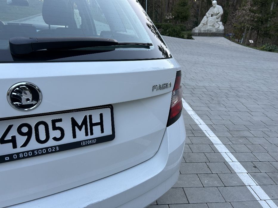 Продам skoda fabia 2015