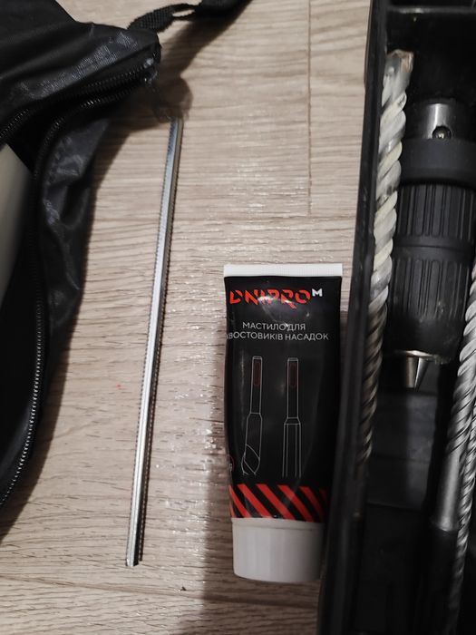 Перфоратор прямой dnipro-M RH-100Q