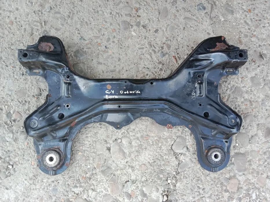 Передня балка гольф  шкода