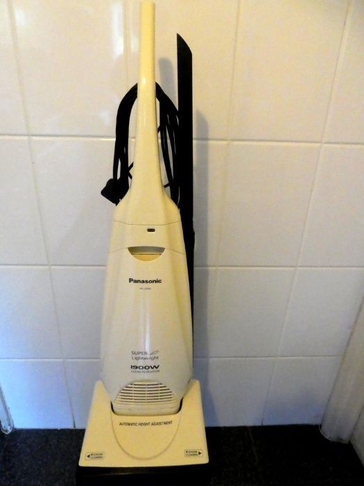 Aspirador vertical Panasonic (com oferta de ventilador 2000W)