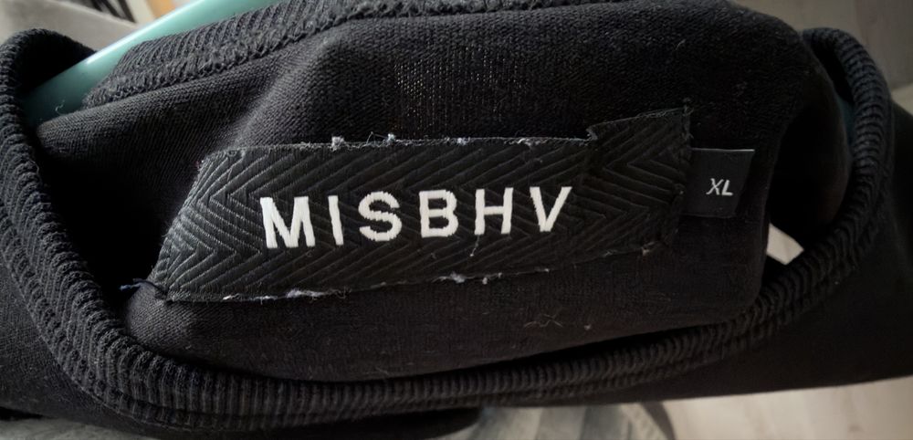 Misbhv tee smoke
