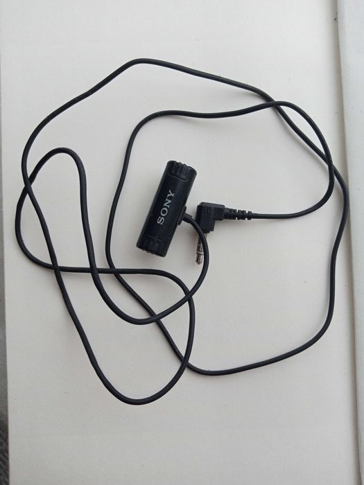 Микрофон SONY внешний на петличке.