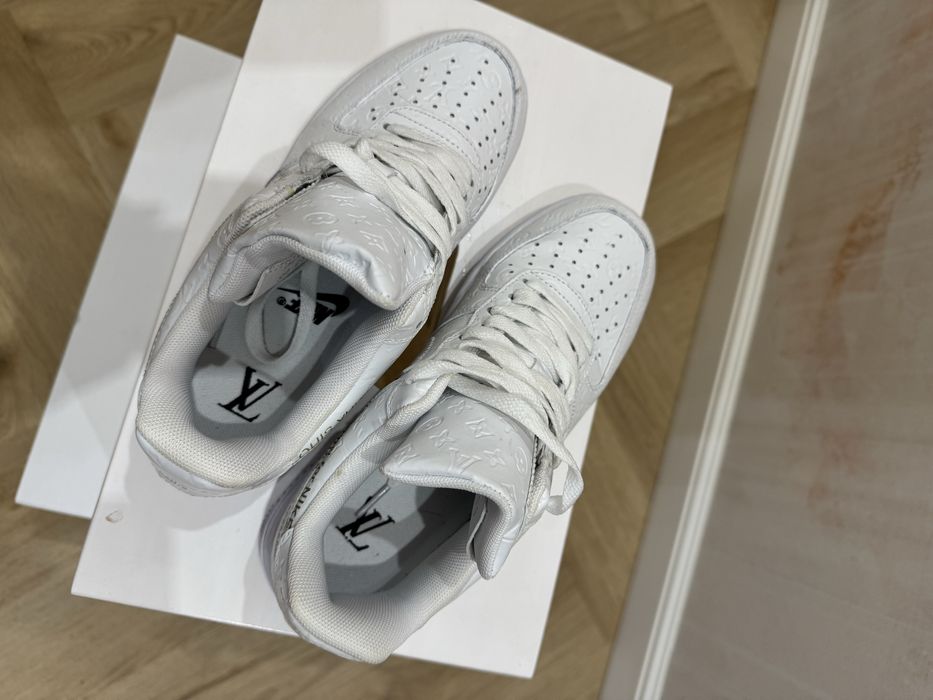 Białe adidasy sneakersy