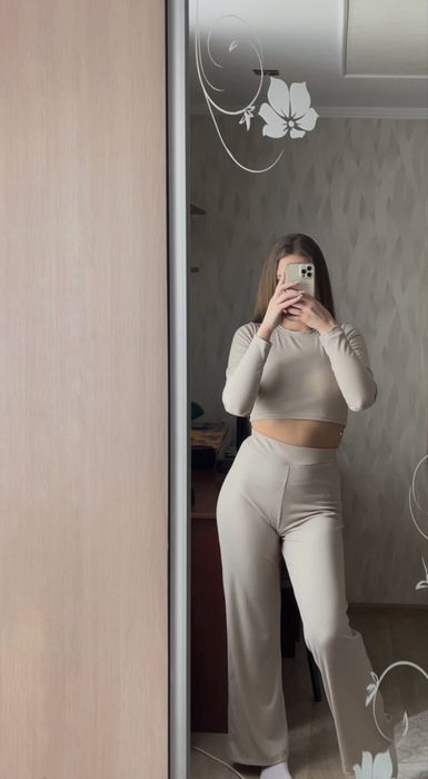 костюм-двійка( бежевий, трикотаж)