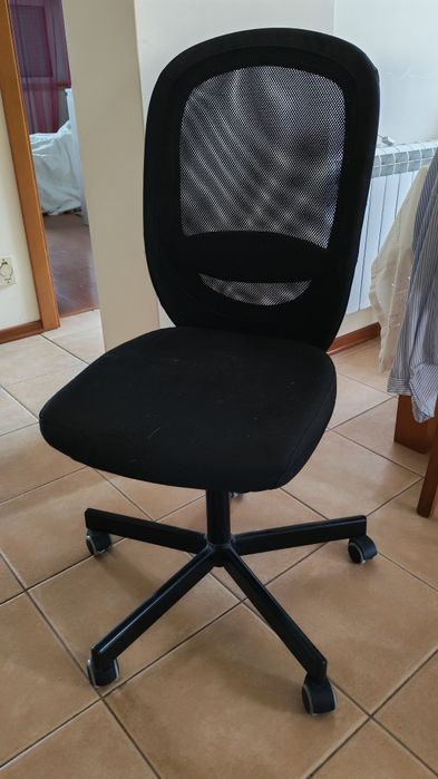 Cadeira com rodas preta