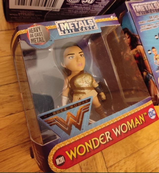 Figurki komiksowe DC, Wonder Woman i inne