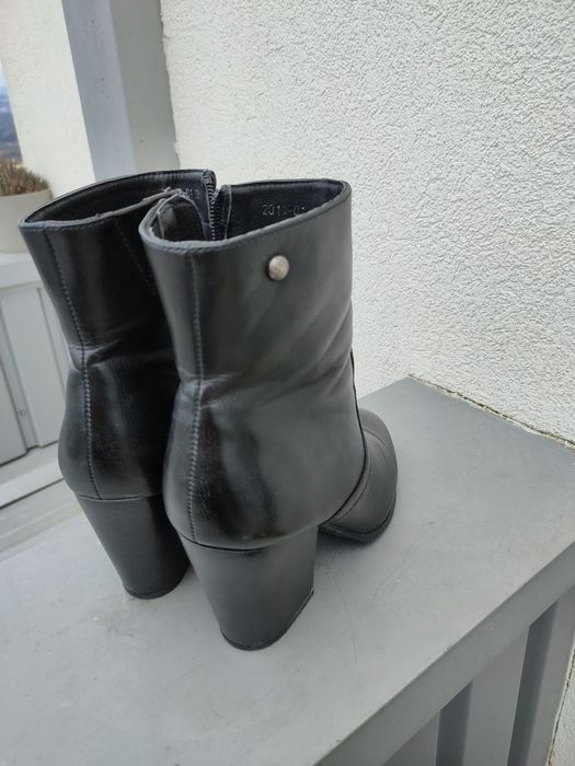 Botas em pele preto 38