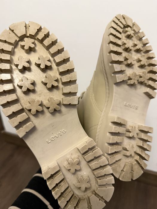 Стильні шкіряні черевики Levi’s — стан нових! 37.розмір