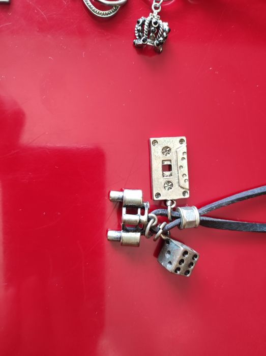 Colares com pingentes originais