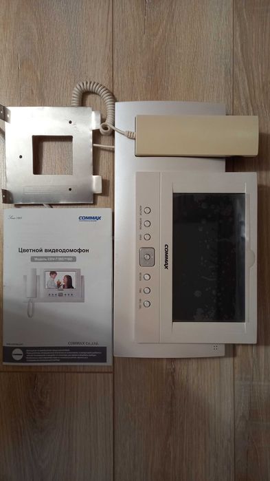 Відеодомофон Commax CDV-71BE.