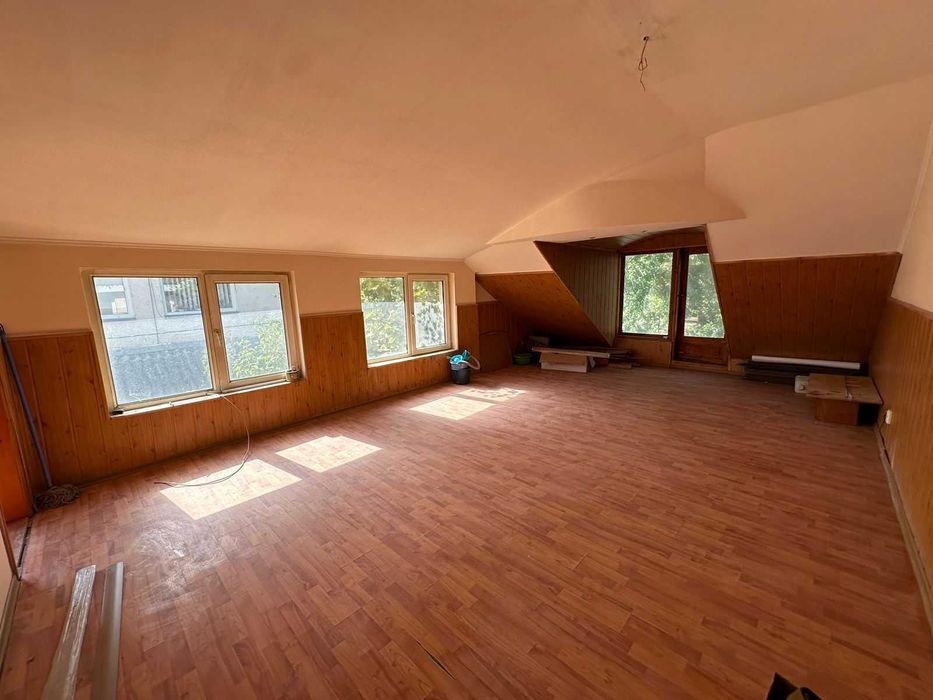 Квартира з мансардною надбудовою по вул. Капушанська