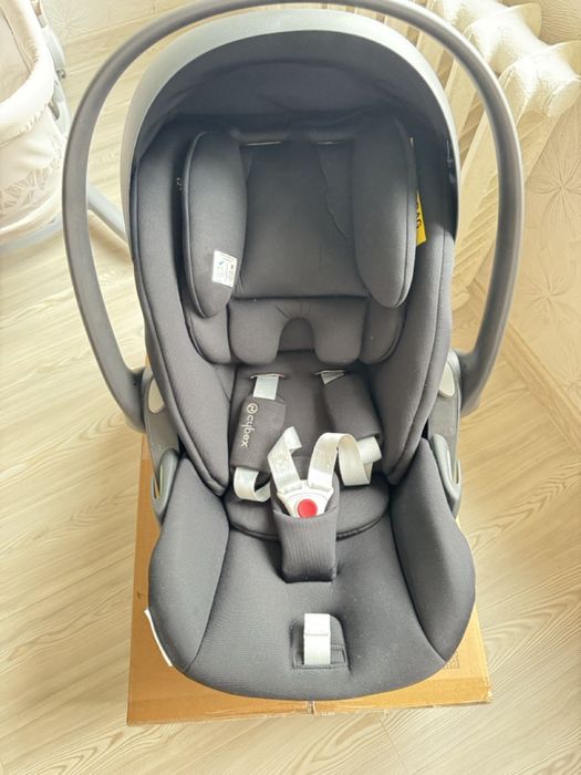 Детское  авто кресло новое Cybex , черное