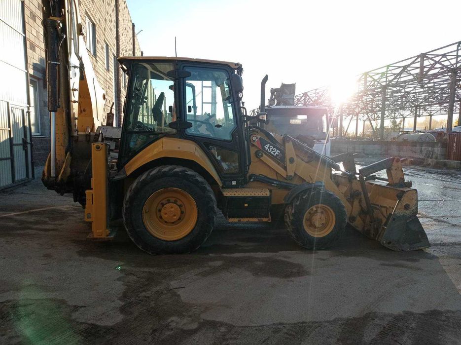 Экскаватор погрузчик ексковатор навантажувач Caterpillar Cat 432F2