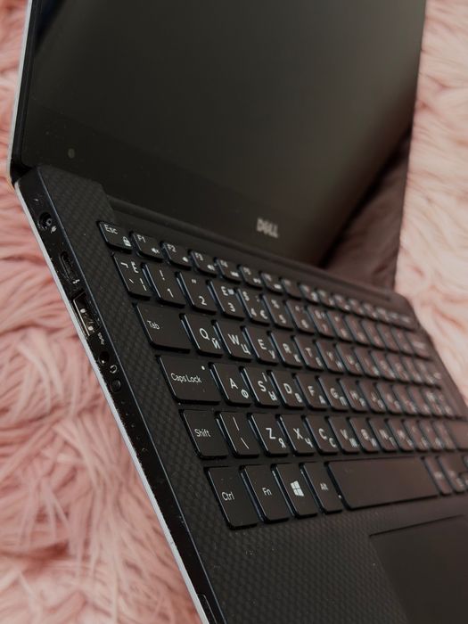 Dell XPS 13 9350 | 3.2K Touch Screen | i7 / 16GB / 512GB SSD / Iris 540