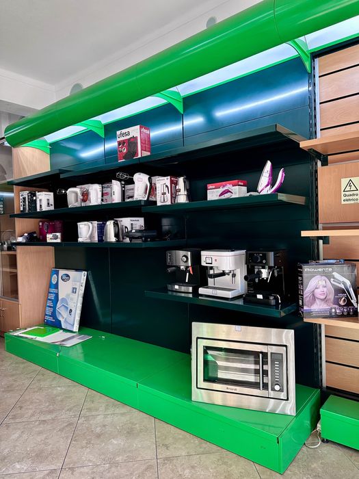 Vendo estantes para espaço comercial