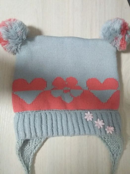 Шапка на термопідкладці  в дуже гарному стані.