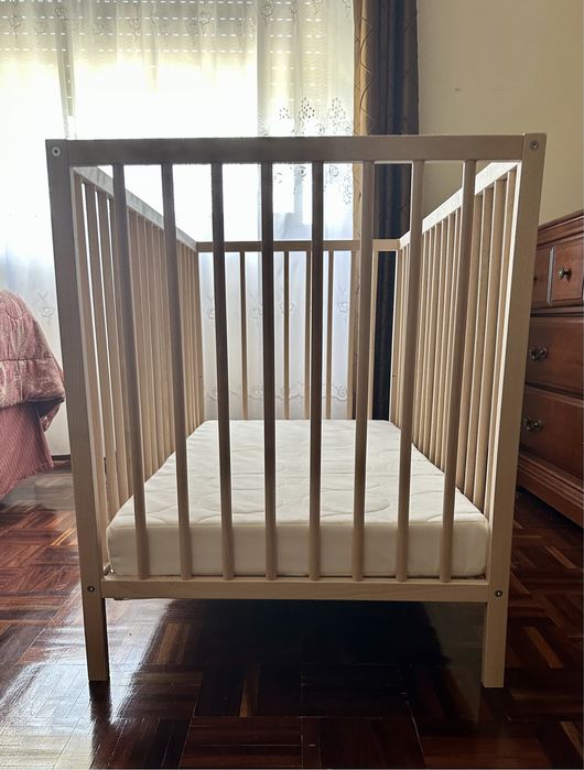 Cama e colchão IKEA