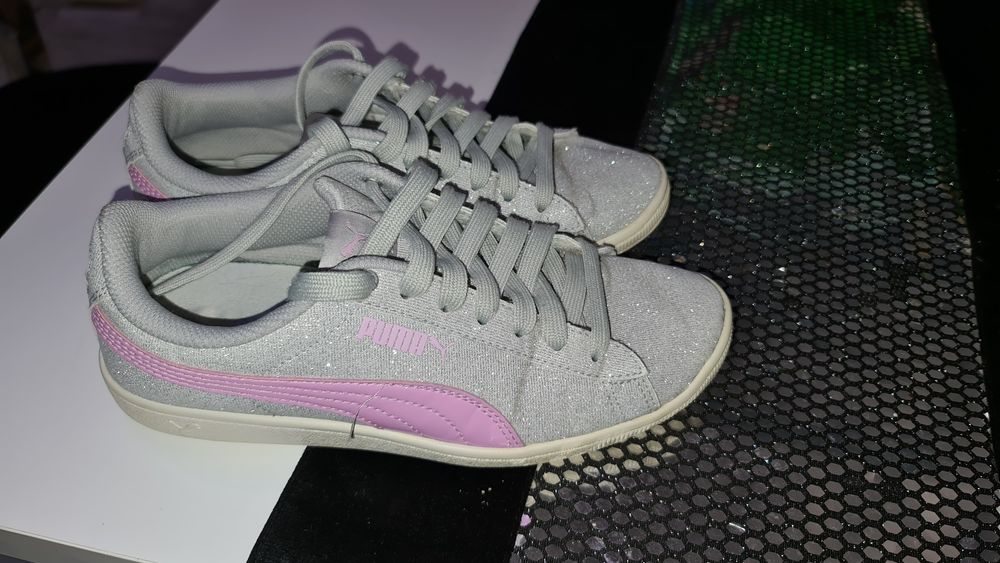 Śliczne Brokatowe Pumy