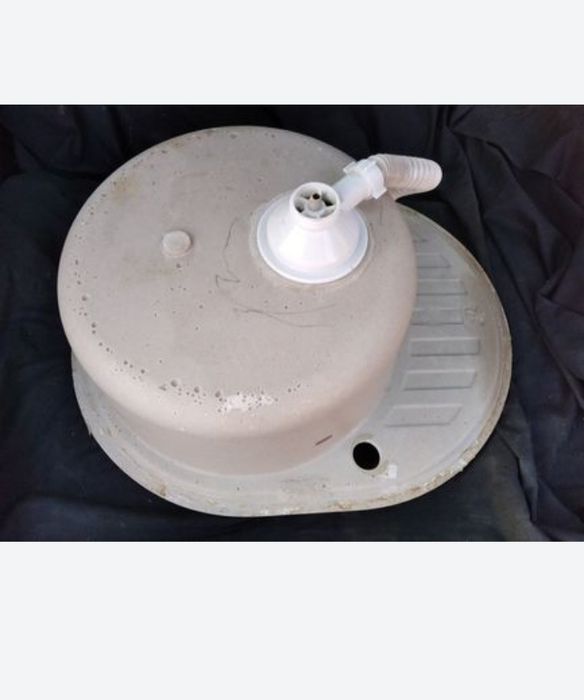 Кухонная мойка из нержавейки.