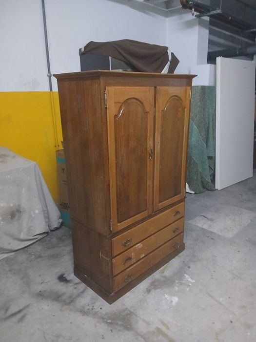 Roupeiro 2 portas e 3 gavetas
