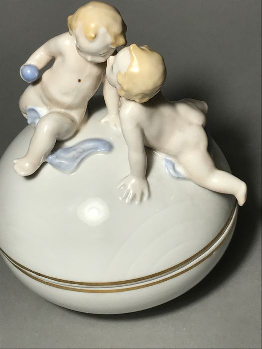 Porcelana prl ĆMIELÓW bomboniera