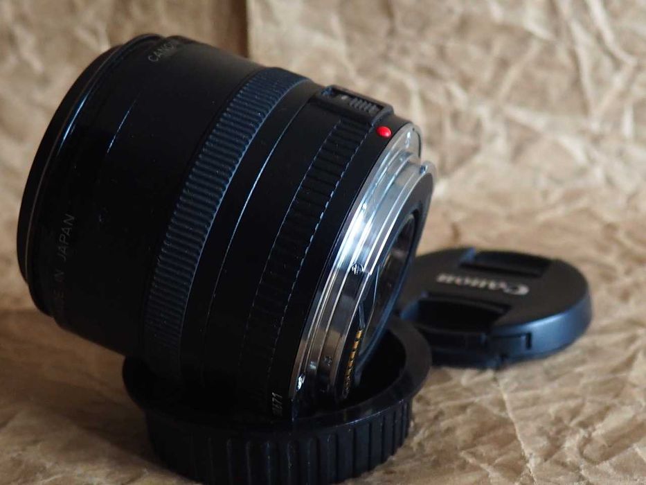 Obiektyw Canon EF 50mm f/2.5 Compact Macro.