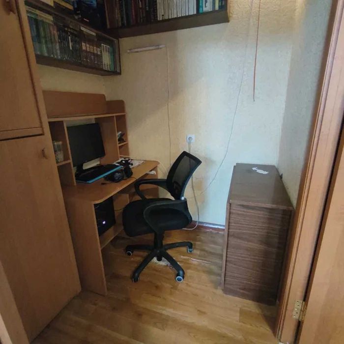 Продам 3 кімнати з кабінетом в коммунальній  квартирі, Виконкомівська.