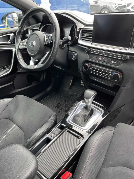 Kia ProCeed офіційне авто.
