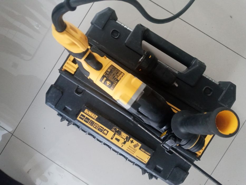 Mlotowiertarka udarowa DEWALT  D25144K