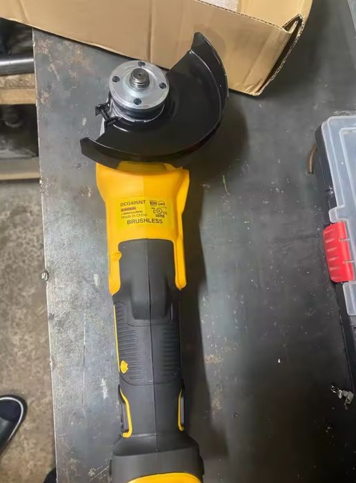 Rebarbadora a bateria 125mm 9000 RPM "obs:só a rebarbadora"