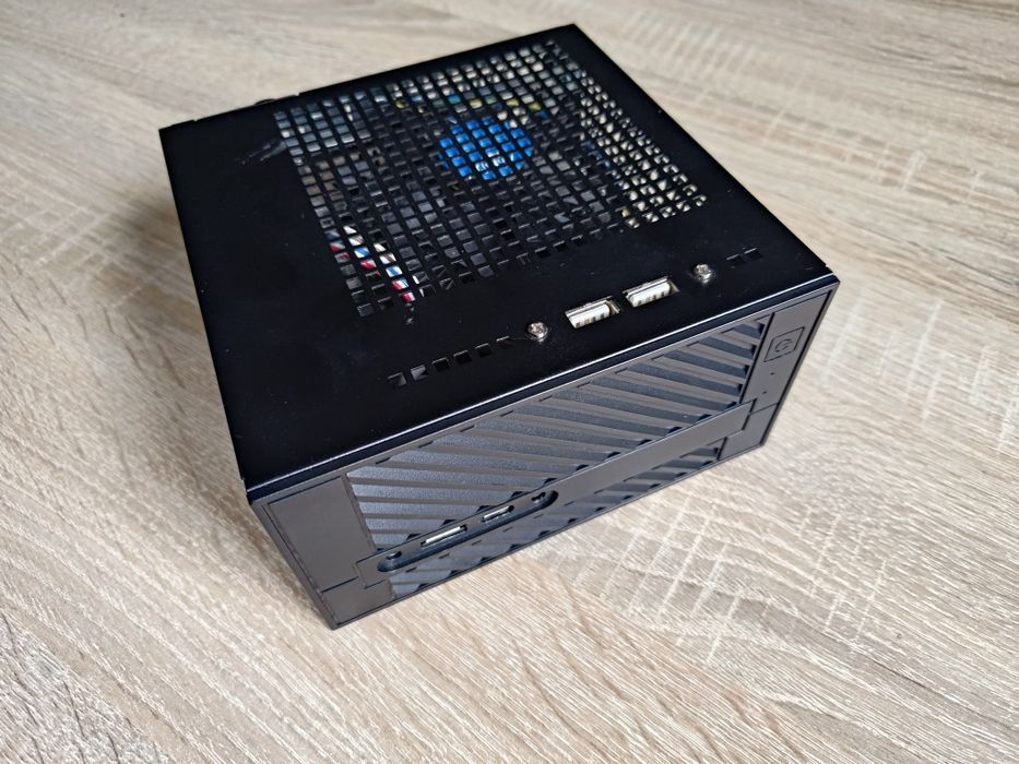 Komputer MiniPC ASRock DeskMini 110 i3-7100 8GB ram 120 SSD Windows 10 (NUC)
