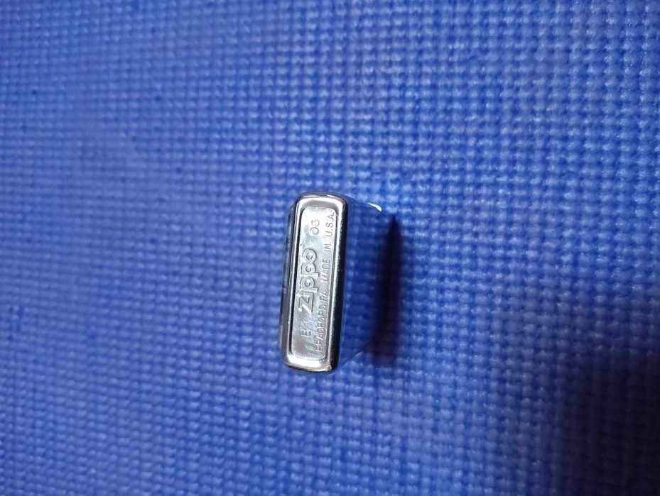 Зажигалка бензиновая Zippo.