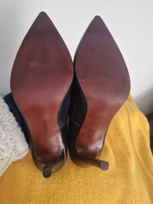 Sapatos novos elegantes