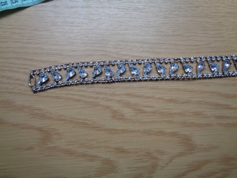 ozdobne paski do sukienki i spinki