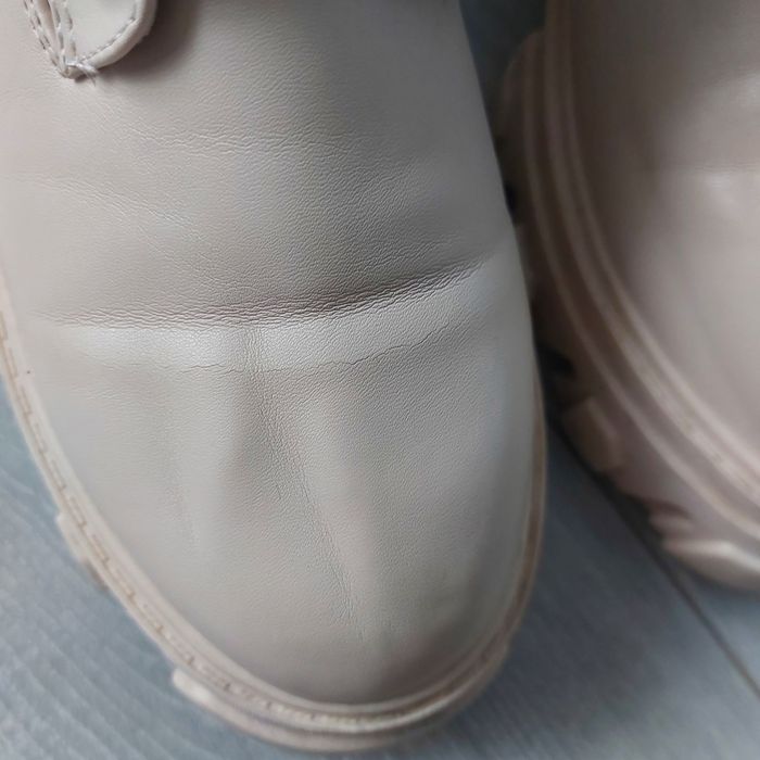 Жіночі молочні ботильйони на шнурівці 38 розмір