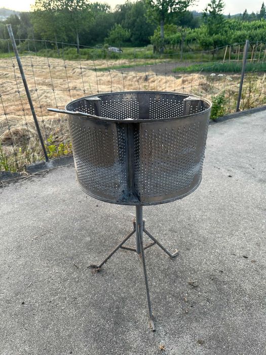 Fogareiro feito de aço inoxidável e ferro