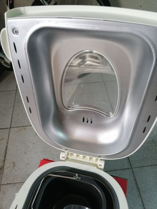 Máquina nova para fazer pão