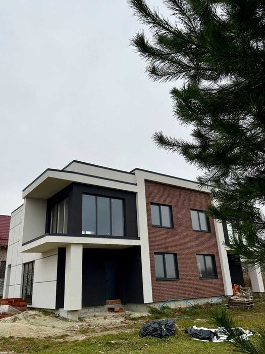 Продаж котеджу в топовій локації у м. Пустомити