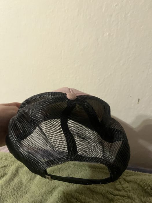 Розовая кепка Vans