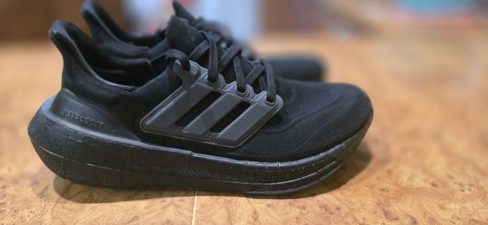 Adidas Ultraboost light uk7 кроссовки беговые