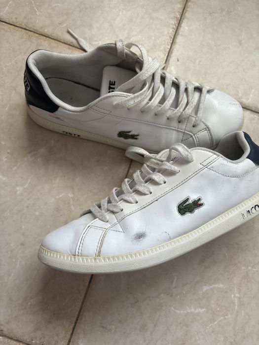 Tenis Lacoste.