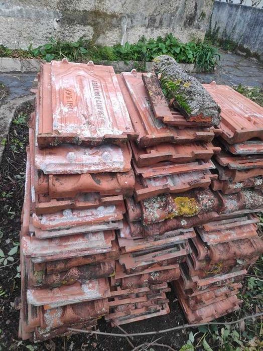 Telhas antigas (anos 50) – usadas (venda lote de 160 Un.)