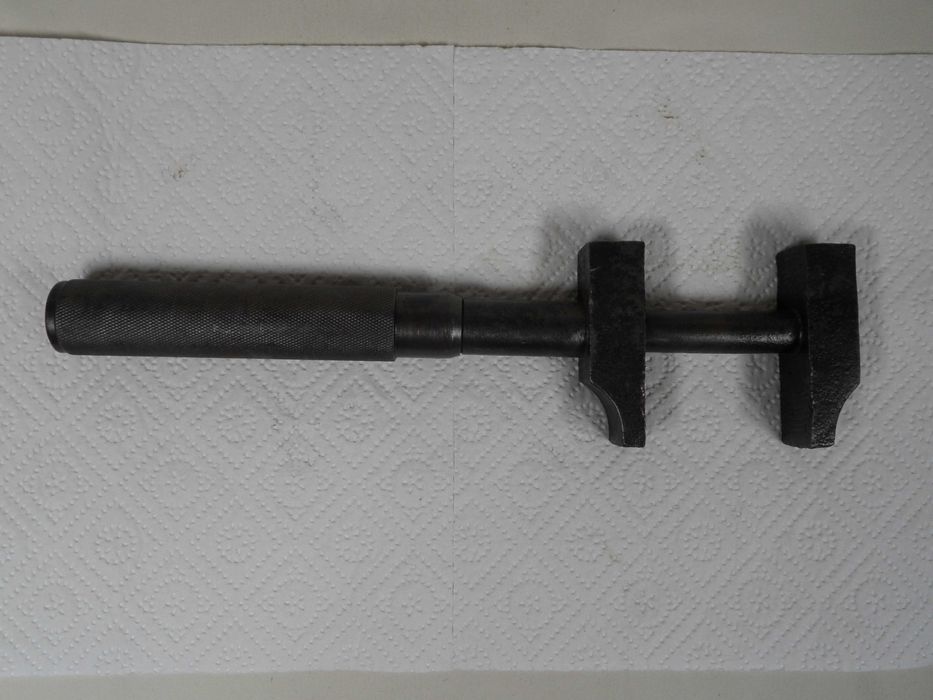 Stary klucz francuski sprawny